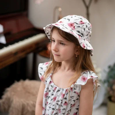 Náhled na šaty a klobouk Echinacea od českého výrobce Esito.