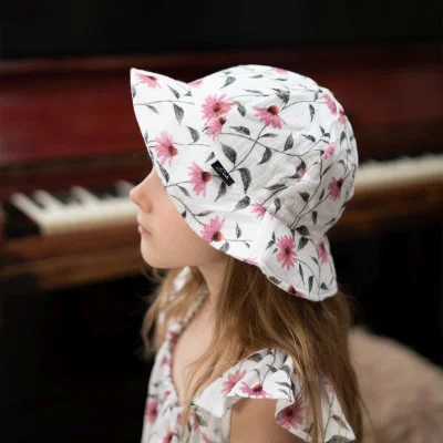 Náhled na šaty a klobouk Echinacea od českého výrobce Esito.